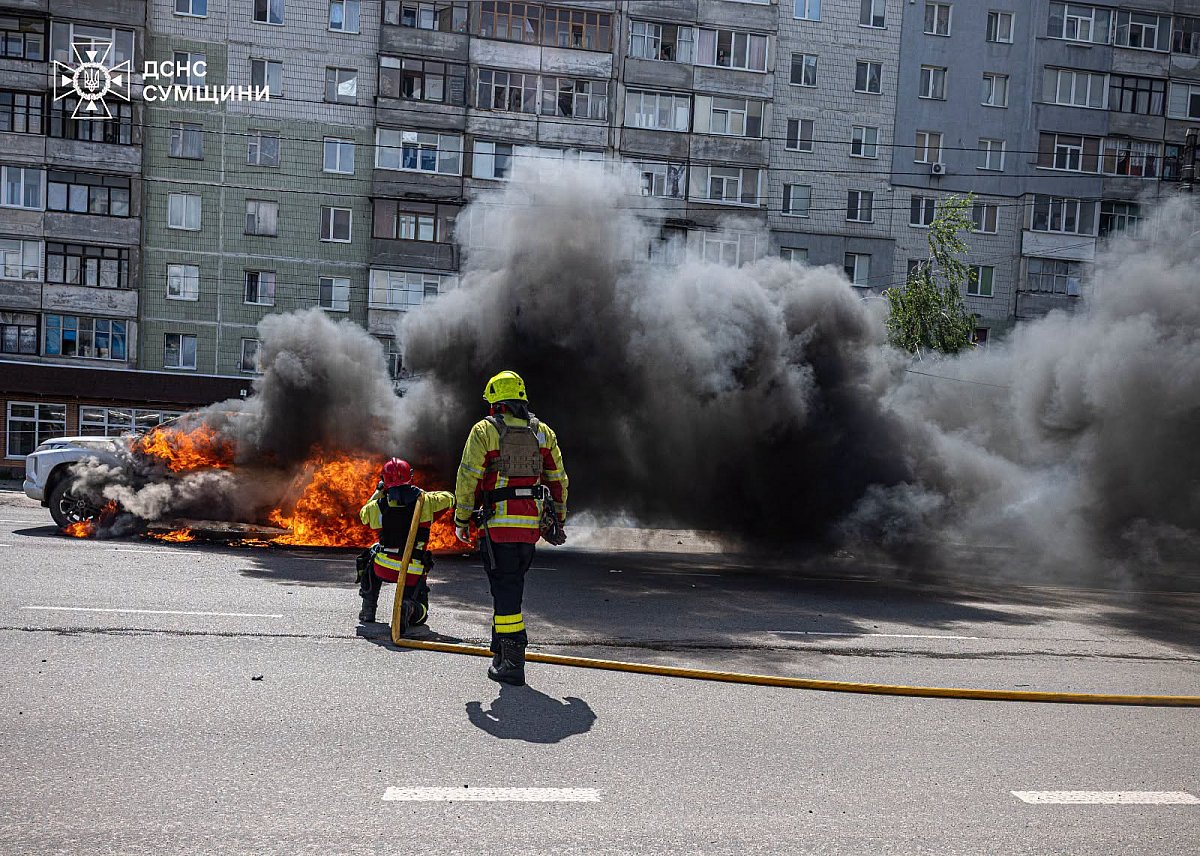 Атака КАБами по Сумам: число погибших возросло (фото, видео 18+) Атака КАБами по Сумам: число погибших возросло (фото, видео 18+)