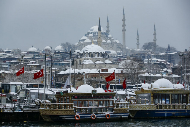 В Афинах и Стамбуле прошёл сильный снегопад (ФОТО)