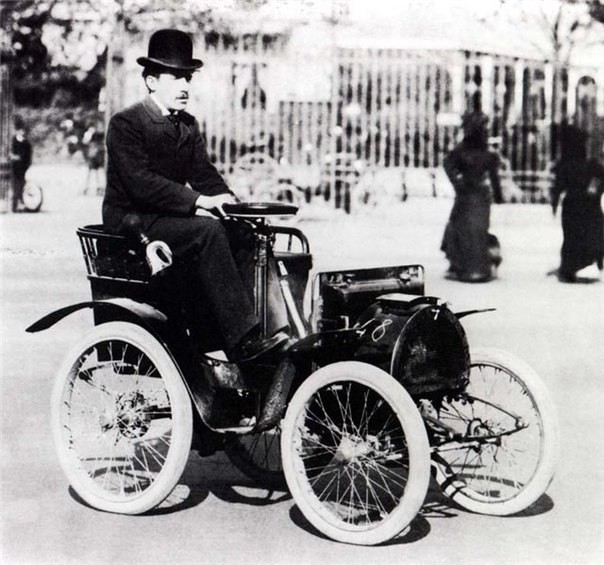Один из первых автомобилей \"Рено\". 1903 г. ФОТО