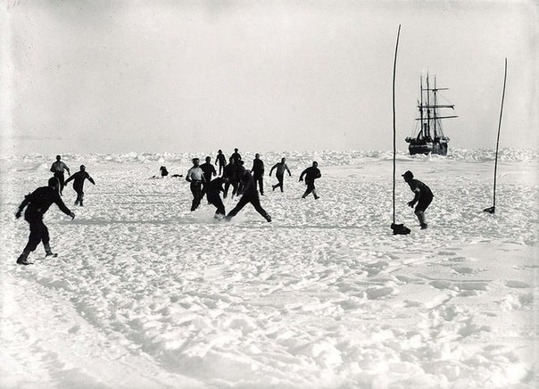 Покорители Антарктиды играют в футбол, 1914 год. ФОТО
