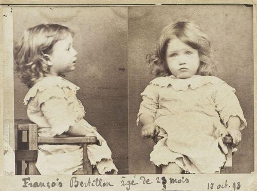 Полицейское фото двухлетнего ребёнка, обвиняемого в краже груш, 1893 г. Франция. ФОТО