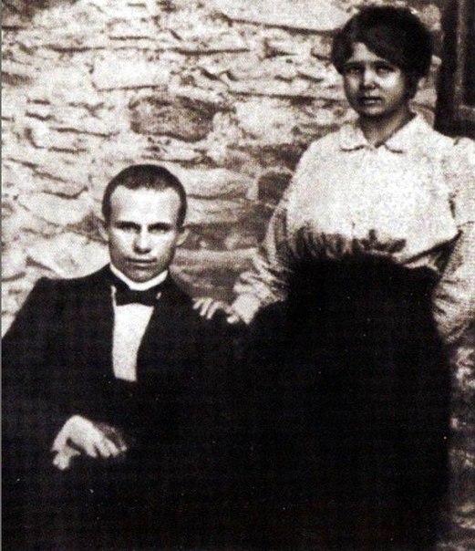 Слесарь Никита Xрущев и его жена Евфросиния, 1916 год. ФОТО