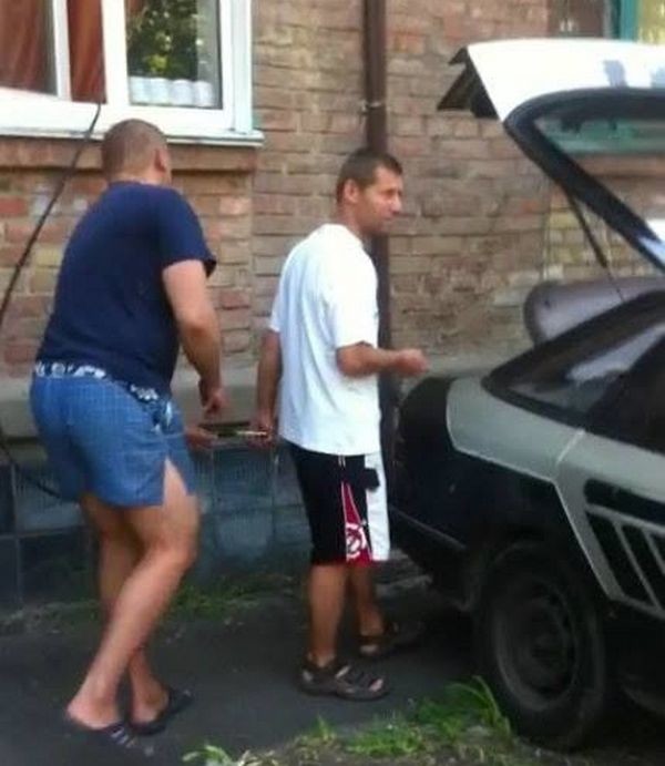 В Киеве житель «хрущевки» заправлял автомобиль газом от кухонной плиты