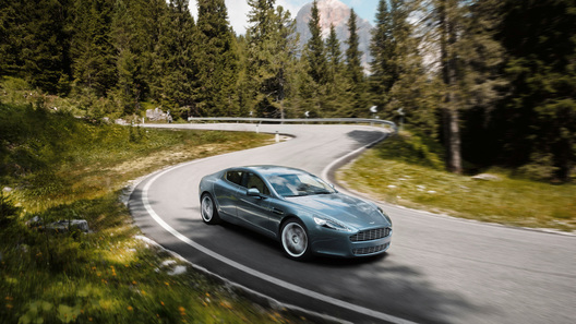 Электрический Aston Martin Rapide собирается "унизить" Tesla