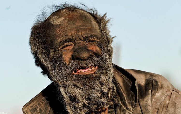 Житель иранской деревни не мылся 60 лет. ФОТО