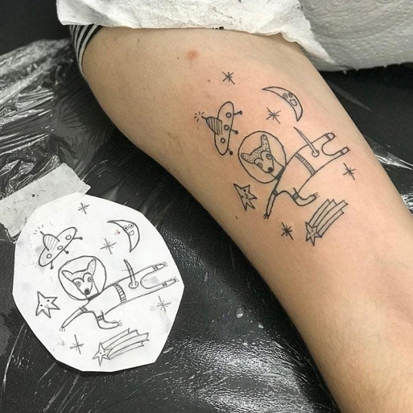 Художница не умеет рисовать и делает ужасные татуировки, но у неё очередь из клиентов