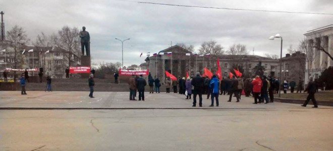В Симферополе пенсионеры вышли на митинг против роста цен (ФОТО)