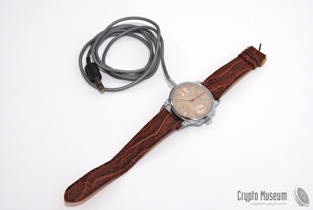 Аудиогаджет специального назначения: «теплый» ламповый диктофон и шпионские часы начала 50-х Аудиогаджет специального назначения: «теплый» ламповый диктофон и шпионские часы начала 50-х