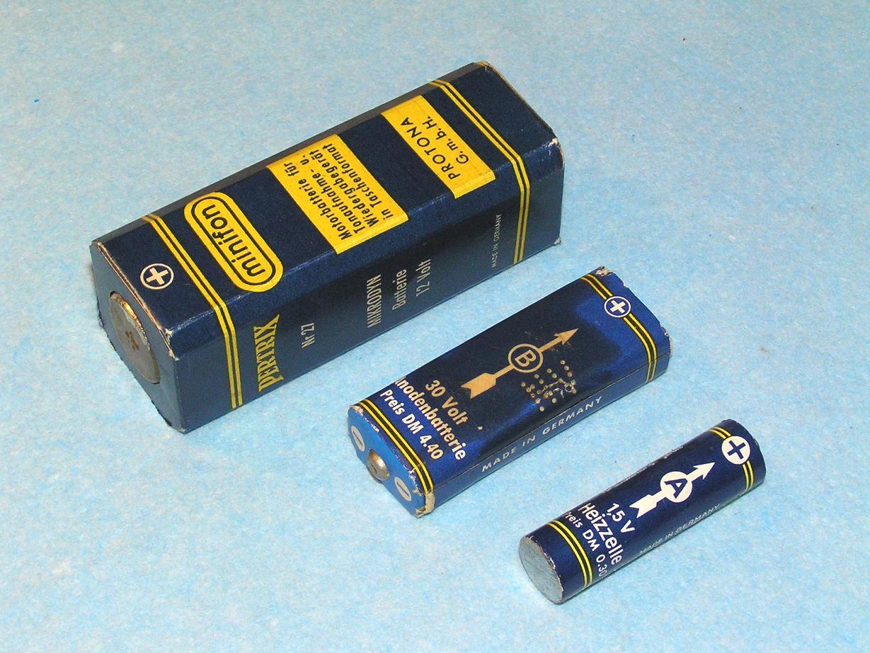 Аудиогаджет специального назначения: «теплый» ламповый диктофон и шпионские часы начала 50-х Аудиогаджет специального назначения: «теплый» ламповый диктофон и шпионские часы начала 50-х