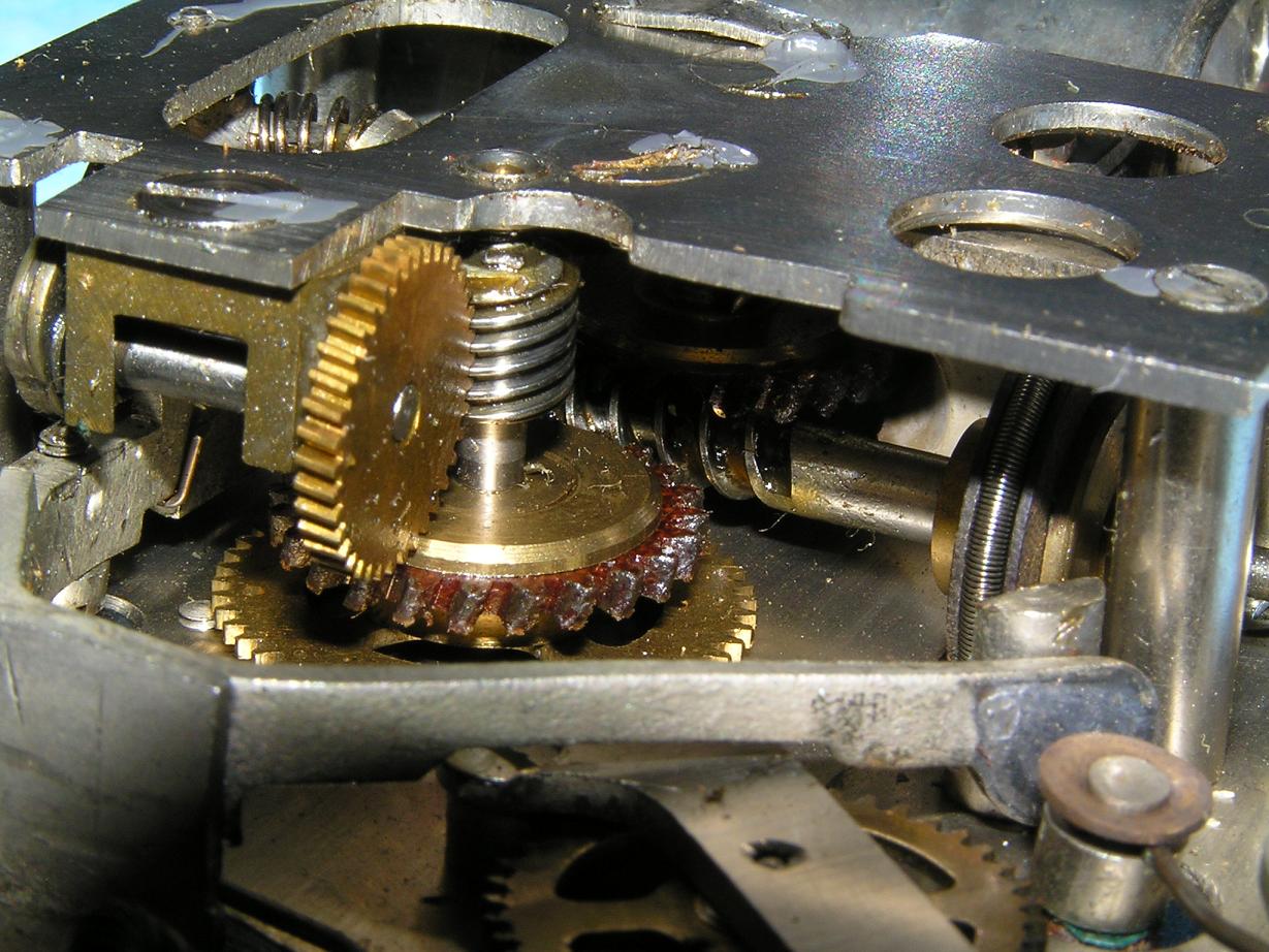 Аудиогаджет специального назначения: «теплый» ламповый диктофон и шпионские часы начала 50-х Аудиогаджет специального назначения: «теплый» ламповый диктофон и шпионские часы начала 50-х