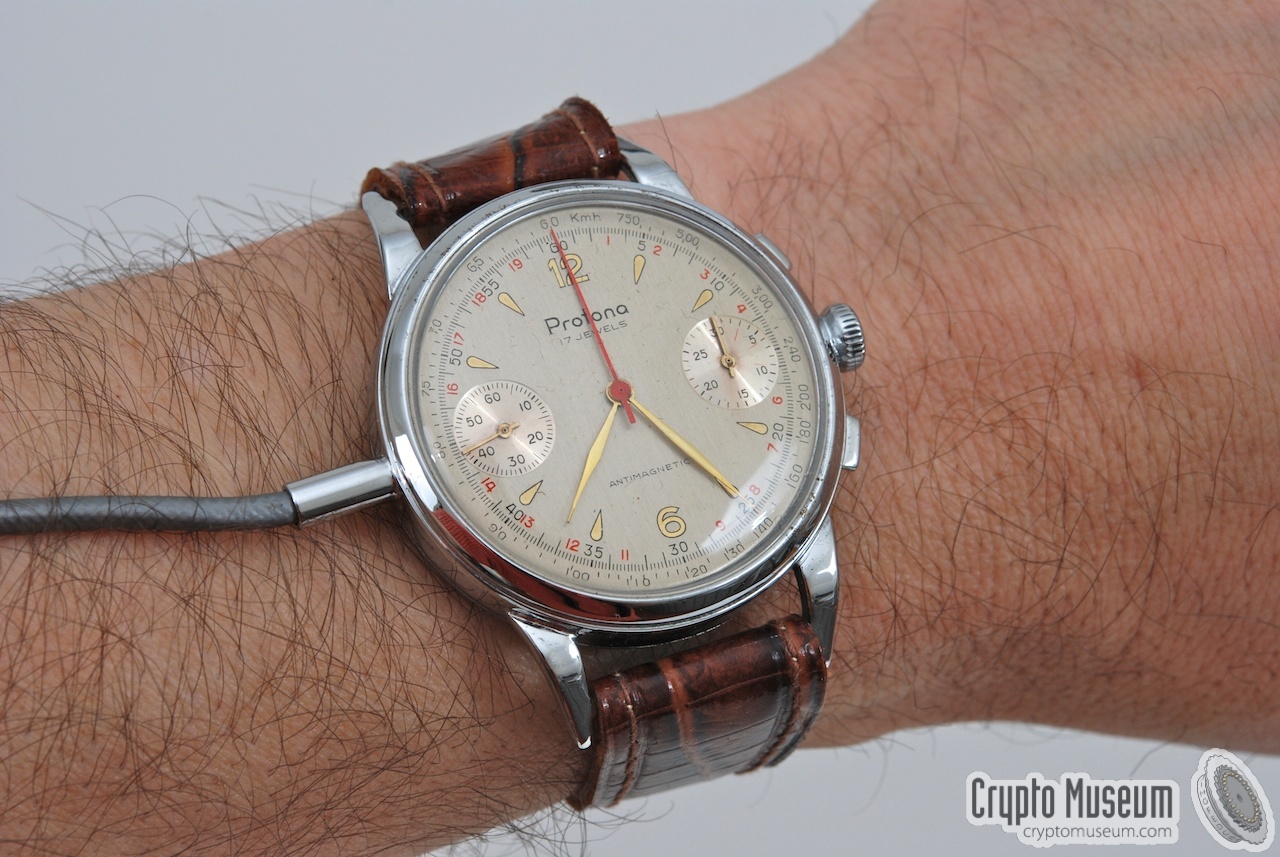 Аудиогаджет специального назначения: «теплый» ламповый диктофон и шпионские часы начала 50-х Аудиогаджет специального назначения: «теплый» ламповый диктофон и шпионские часы начала 50-х