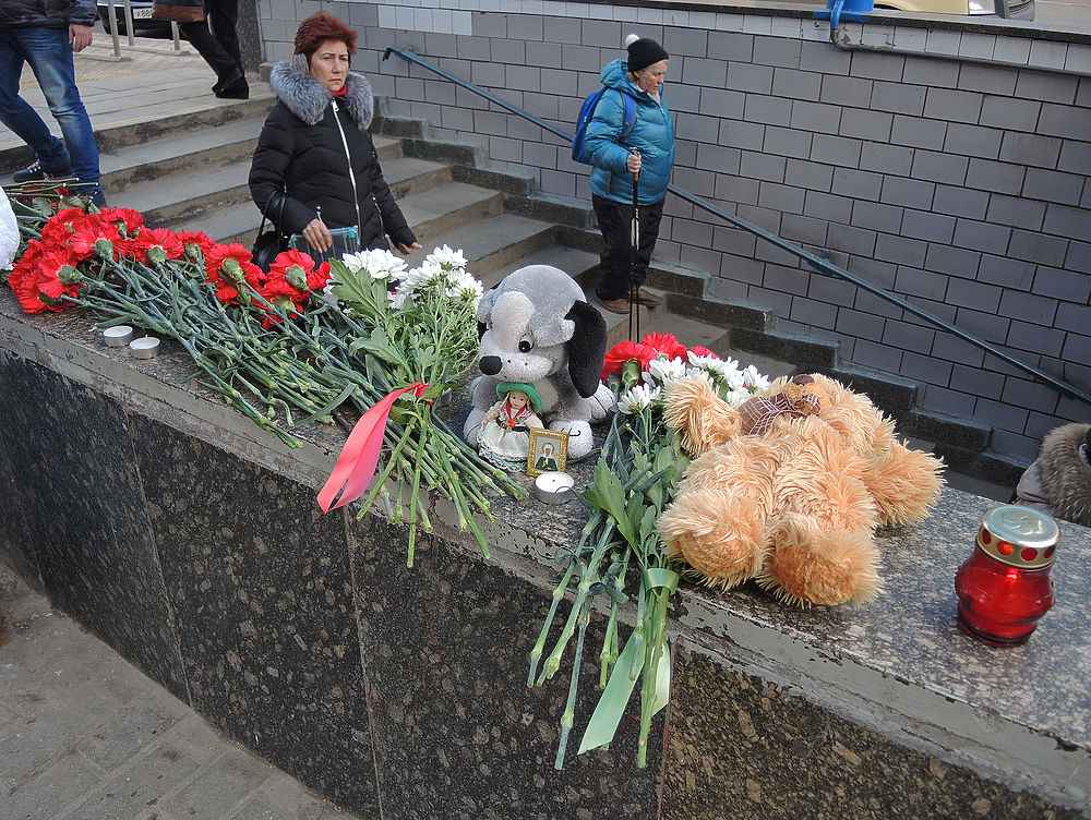  В Москве создали мемориал в память об убитой няней девочке. ФОТО