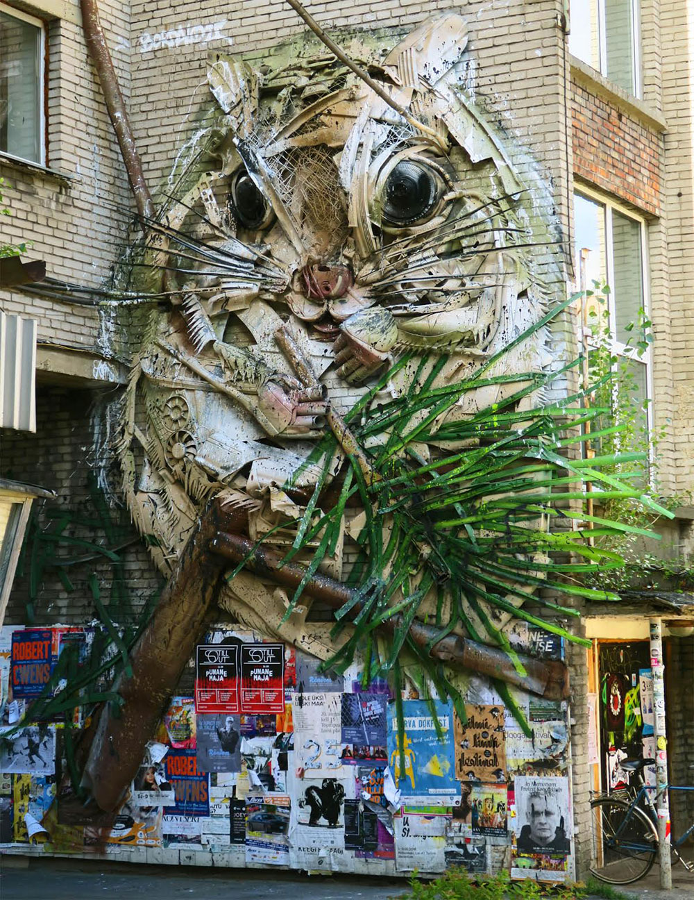 Потрясающие творения из мусора от мастера из Португалии. ФОТО