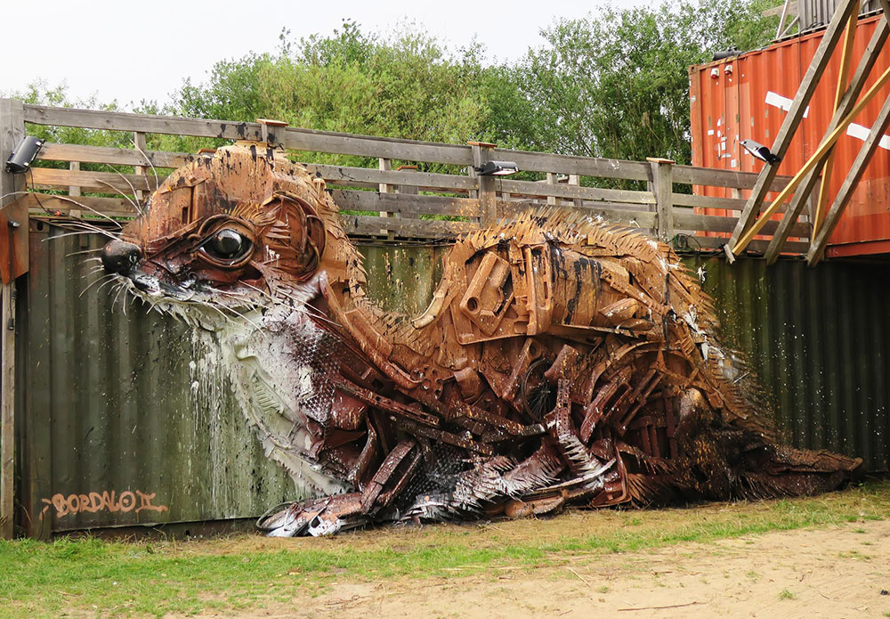 Потрясающие творения из мусора от мастера из Португалии. ФОТО