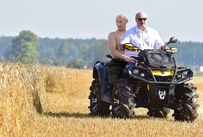«Безумный» Лукашенко на Луне: в сети высмеяли нашумевшие ФОТО президента