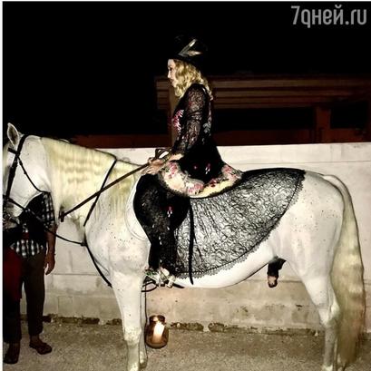 Мадонна отметила свой день рождения на лошади