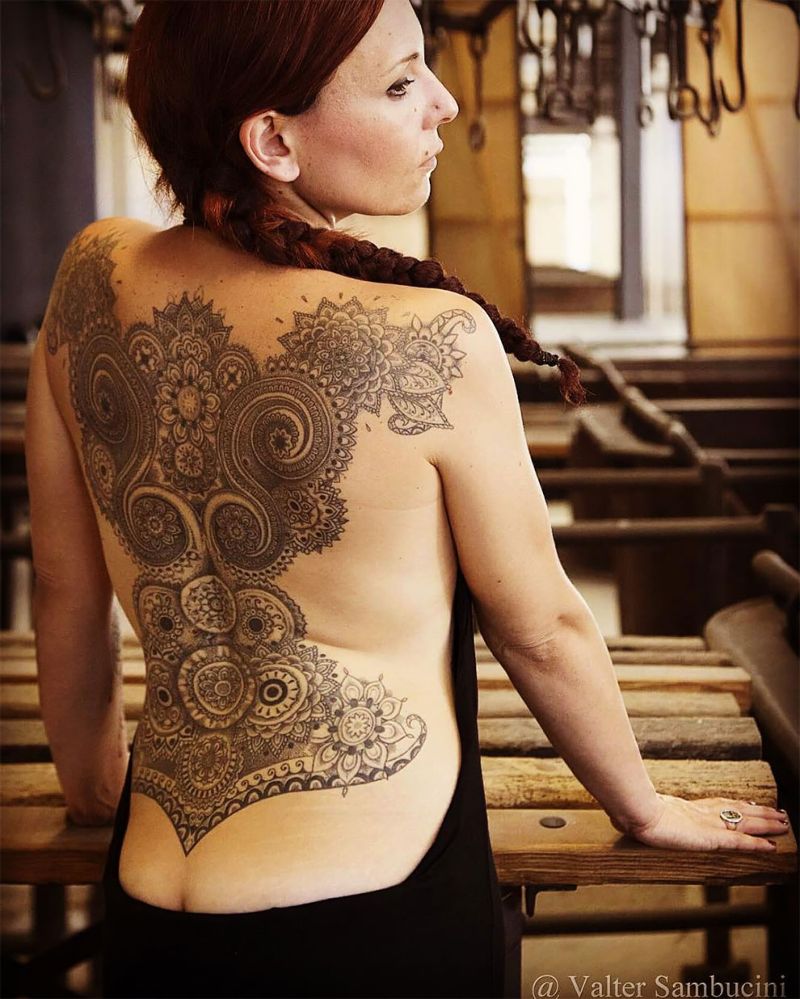 Изящные женские татуировки от итальянского художника (31 фото)