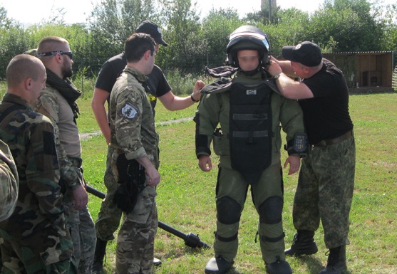 Появились фото учений украинских саперов и спецназовцев при участии ФБР