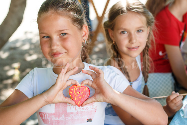 Сердце для бойца. В Ужгороде дети творили обереги для военных (ФОТОРЕПОРТАЖ) (обереги) (IMG_2356_1)