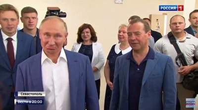 В Сети смеются с физиономий Путина и Медведева в Крыму
