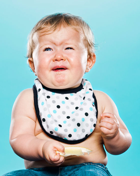 Фотограф забавно показал реакцию малышей на вкус лимона 3 baby1