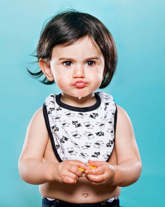 Фотограф забавно показал реакцию малышей на вкус лимона 5 baby3