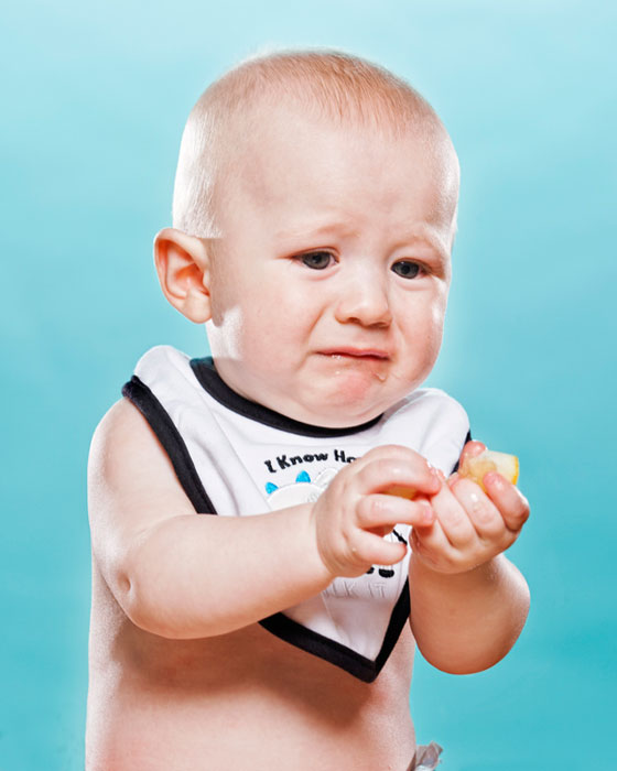 Фотограф забавно показал реакцию малышей на вкус лимона 6 baby4