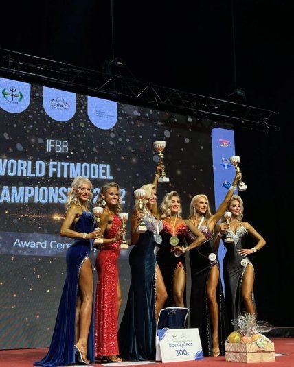 Чемпіонка світу з Маріуполя не дотримала емоцій під час гімну України (відео) Чемпіонка світу з Маріуполя не дотримала емоцій під час гімну України (відео)