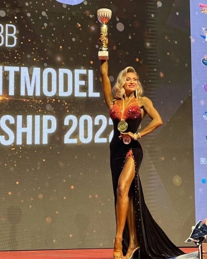 Чемпіонка світу з Маріуполя не дотримала емоцій під час гімну України (відео) Чемпіонка світу з Маріуполя не дотримала емоцій під час гімну України (відео)