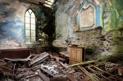 Заброшенные церкви в атмосферных снимках Джеймса Кервина. Фото