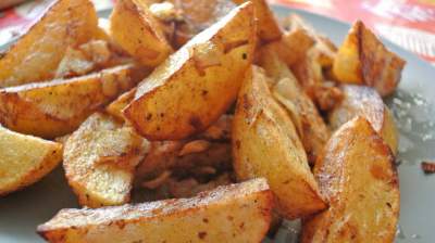 Медики объяснили, чем опасна жареная картошка