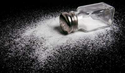 Медики объяснили, как соль действует на наш организм