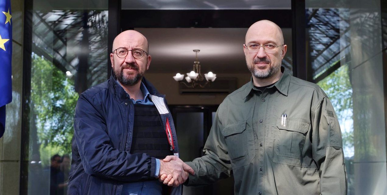 На этот раз темно: в сети обсуждается еще один «потерянный брат» Шмыхала (ФОТО) На этот раз темно: в сети обсуждается еще один «потерянный брат» Шмыхала (ФОТО)