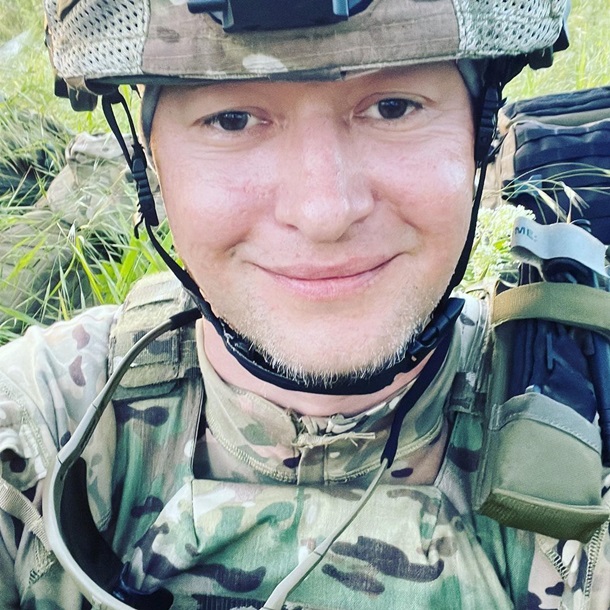 Лидер группы Бумбокс поделился редким фото с фронта Лидер группы Бумбокс поделился редким фото с фронта