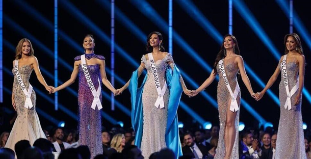На конкурсі Міс Всесвіт сталася груба помилка (фото) На конкурсі Міс Всесвіт сталася груба помилка (фото)