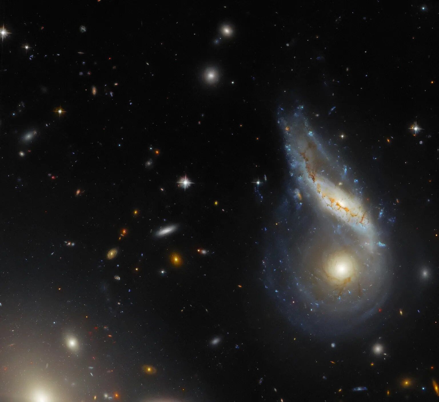 Галактика Arp 122 / © NASA