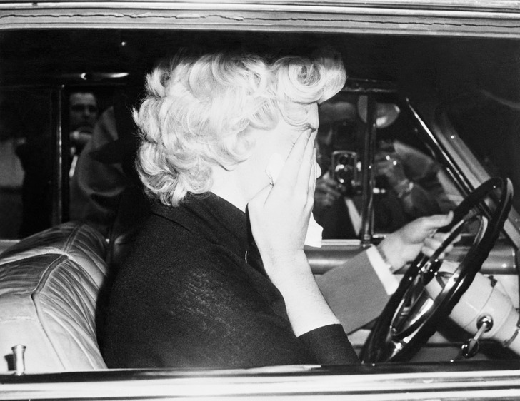 Промовисті знімки, які показують, що насправді творилося на душі культової Мерилін Монро