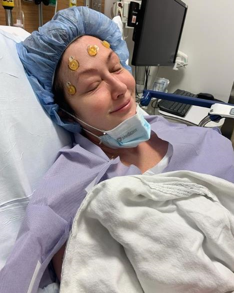 Шеннен Догерті поділилася фото з лікарні після операції на головному мозку