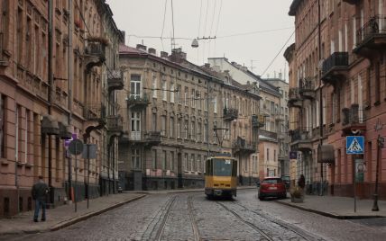 У Львові пара на вулиці зайнялась оральним сексом: їх зняли на відео