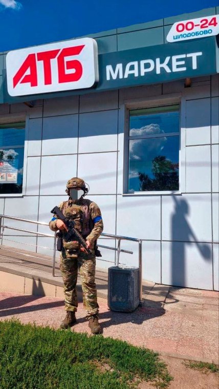 Фото дня з Курської області: знімок українського військового у Суджі завірусився у мережі Фото дня з Курської області: знімок українського військового у Суджі завірусився у мережі