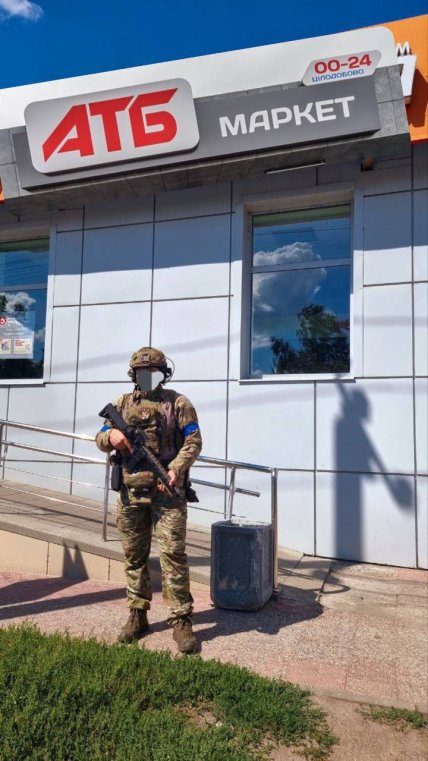 Фото дня з Курської області: знімок українського військового у Суджі завірусився у мережі Фото дня з Курської області: знімок українського військового у Суджі завірусився у мережі