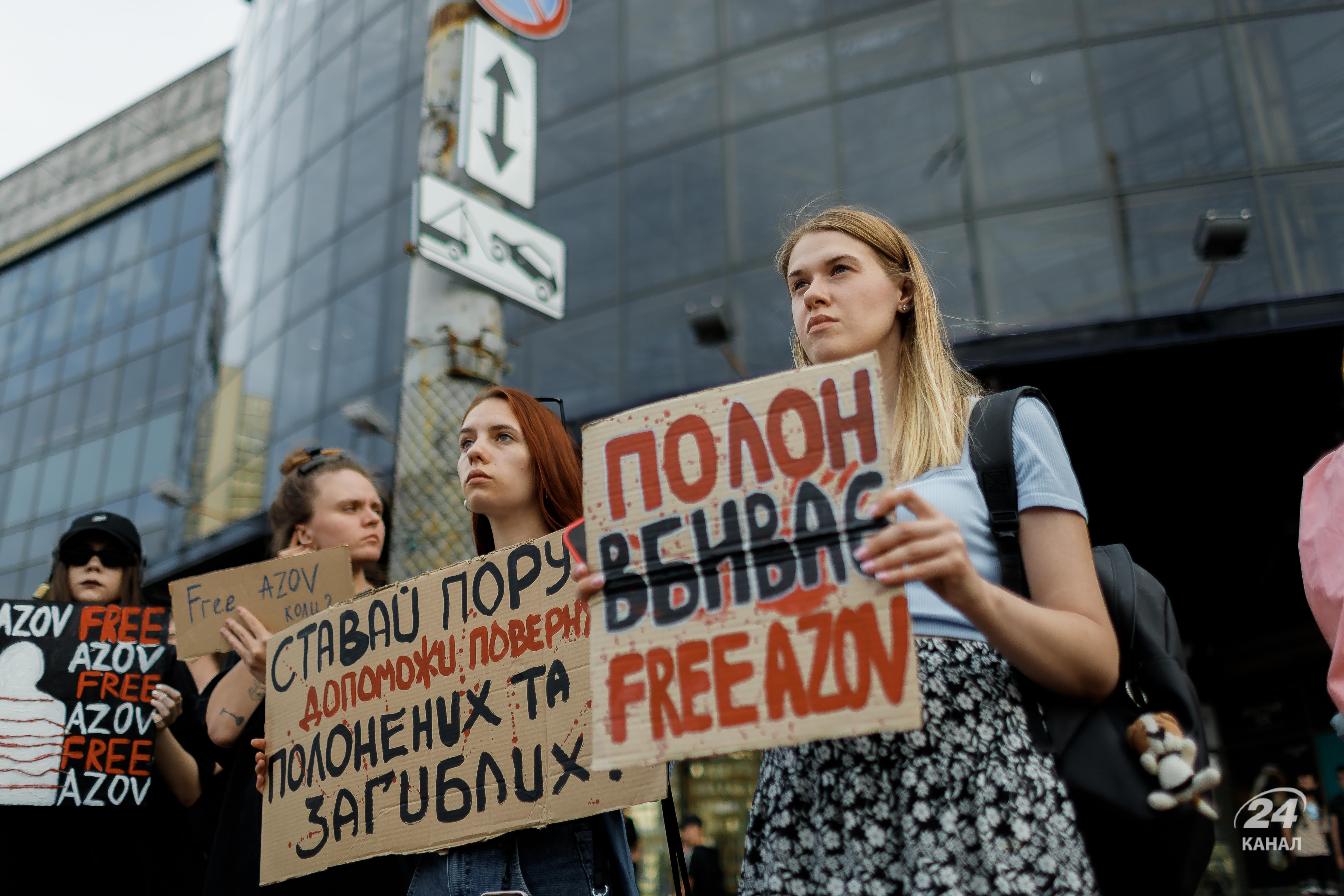 \"Я борюсь за коханого\": у Києві пройшла акція на підтримку полонених \"Я борюсь за коханого\": у Києві пройшла акція на підтримку полонених