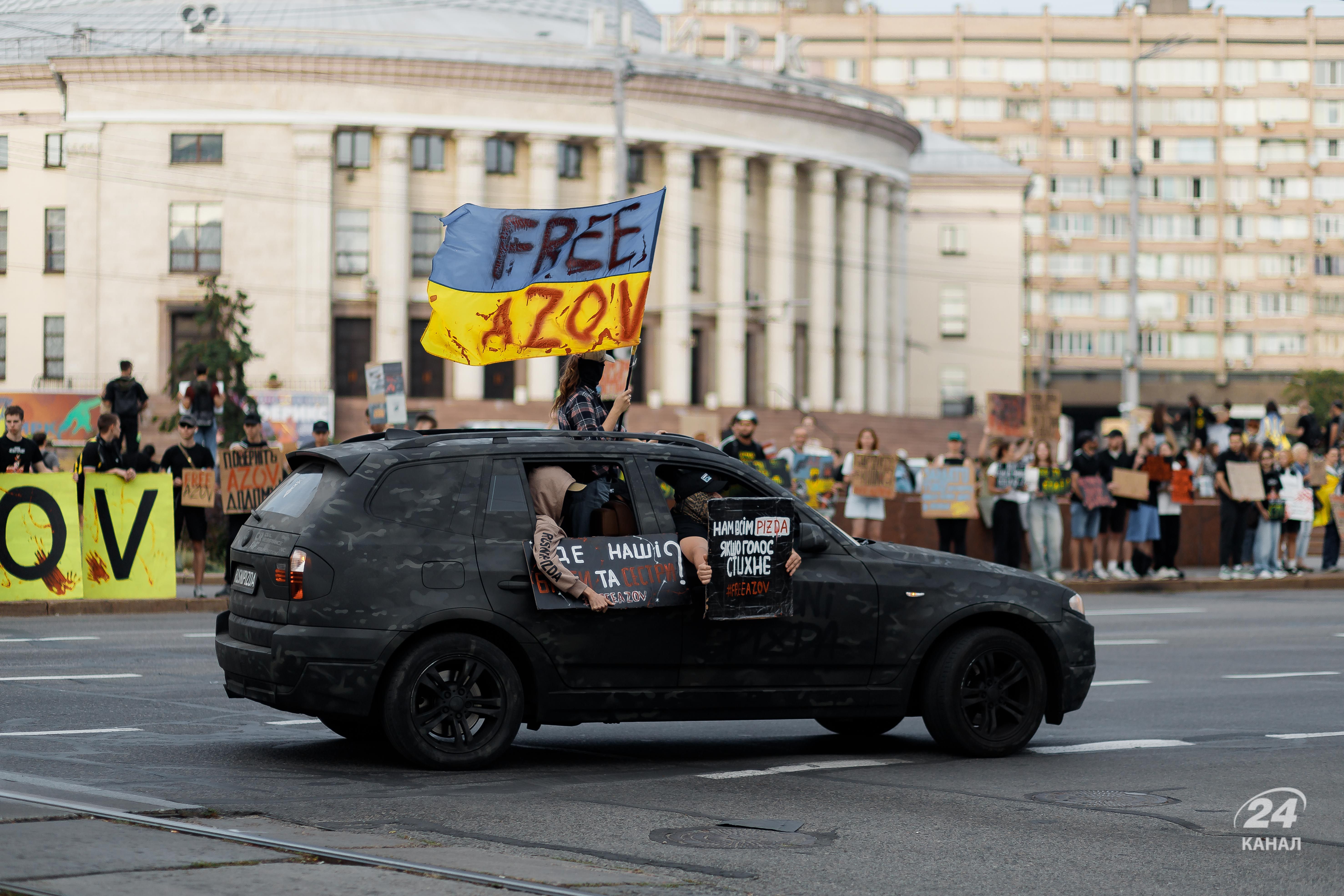 \"Я борюсь за коханого\": у Києві пройшла акція на підтримку полонених \"Я борюсь за коханого\": у Києві пройшла акція на підтримку полонених
