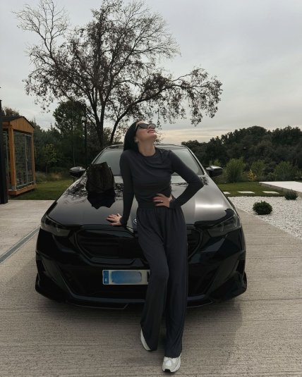 Дружина у захваті: Лунін отримав новеньку BMW (фото) Дружина у захваті: Лунін отримав новеньку BMW (фото)