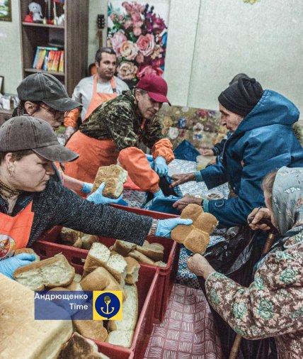 У будинках холодно, а люди шикуються в чергу за їжею: як живе Маріуполь в окупації У будинках холодно, а люди шикуються в чергу за їжею: як живе Маріуполь в окупації