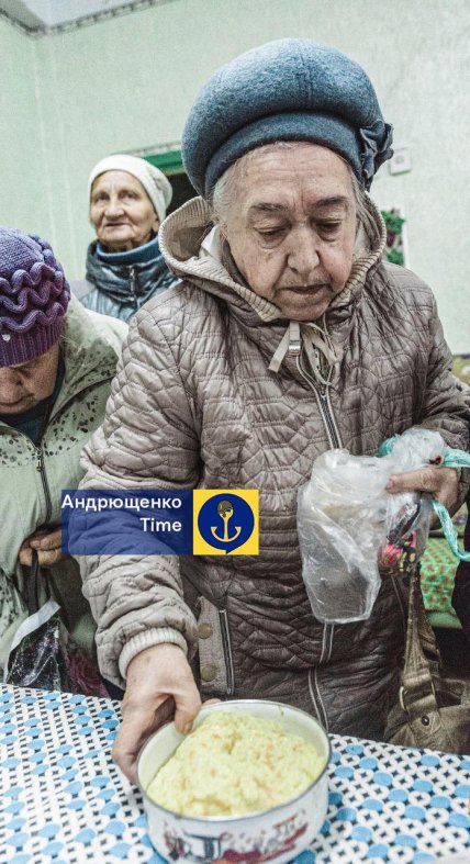 У будинках холодно, а люди шикуються в чергу за їжею: як живе Маріуполь в окупації У будинках холодно, а люди шикуються в чергу за їжею: як живе Маріуполь в окупації