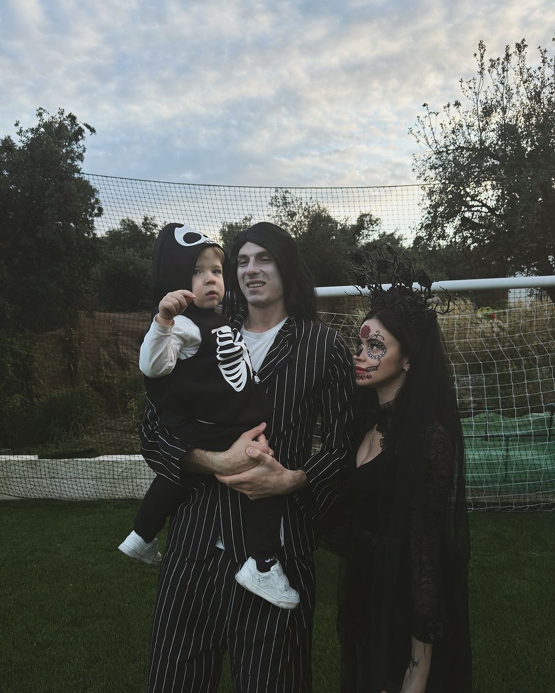 Лунін поділився світлинами з сімейного святкування Геловіну: моторошні фото Лунін поділився світлинами з сімейного святкування Геловіну: моторошні фото