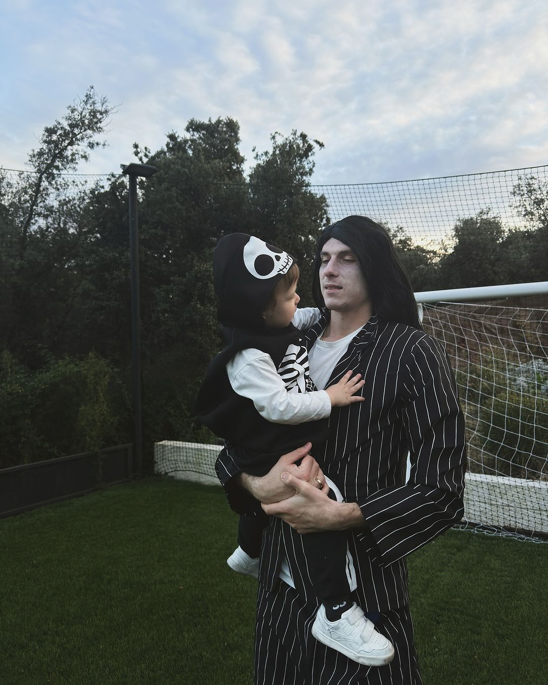 Лунін поділився світлинами з сімейного святкування Геловіну: моторошні фото Лунін поділився світлинами з сімейного святкування Геловіну: моторошні фото