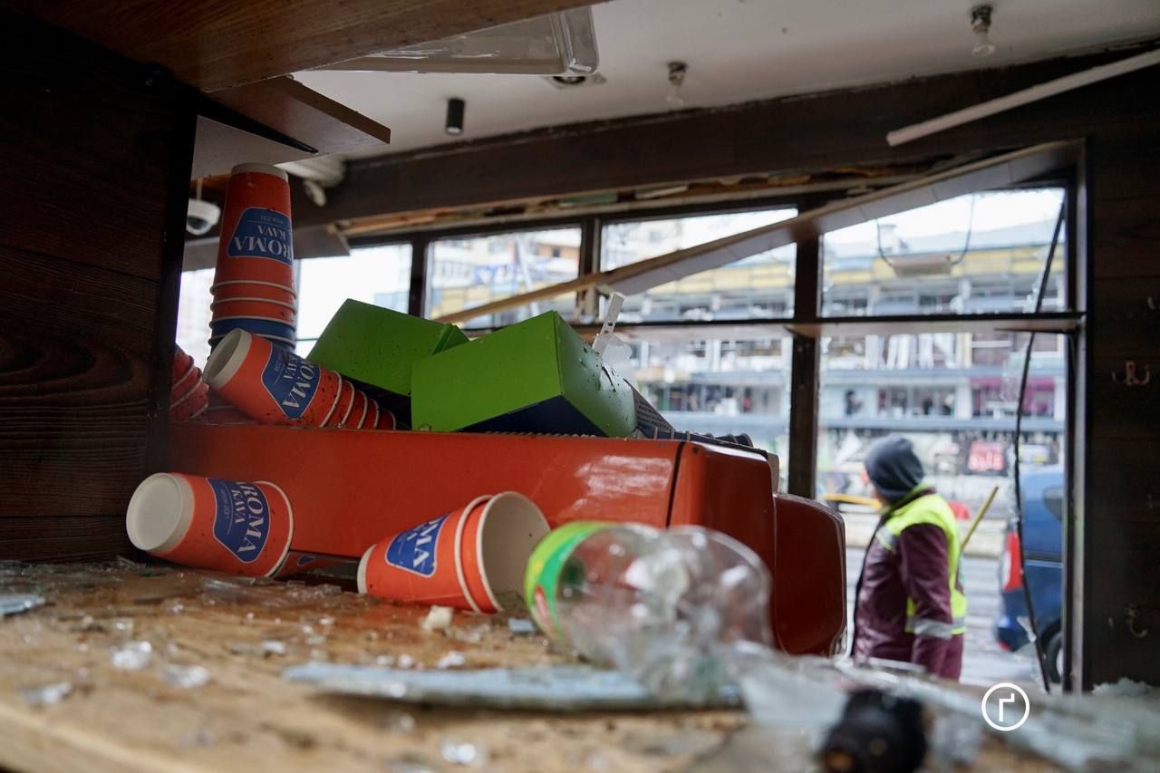 Наслідки удару Росії: як виглядає супермаркет у Харкові після атаки Наслідки удару Росії: як виглядає супермаркет у Харкові після атаки