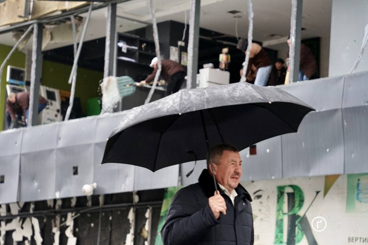 Наслідки удару Росії: як виглядає супермаркет у Харкові після атаки Наслідки удару Росії: як виглядає супермаркет у Харкові після атаки